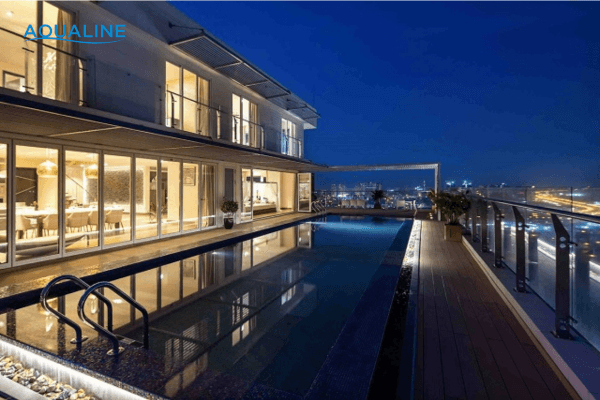 bể bơi penthouse cao cấp với không gian sang trọng và trải nghiệm thực tế của người sử dụng