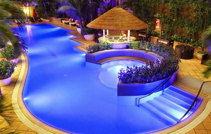 bố trí đèn bể bơi